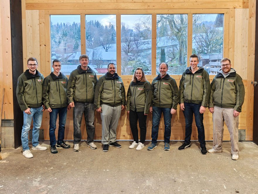 Das aktuelle Team der Zimmerei Stalder AG.